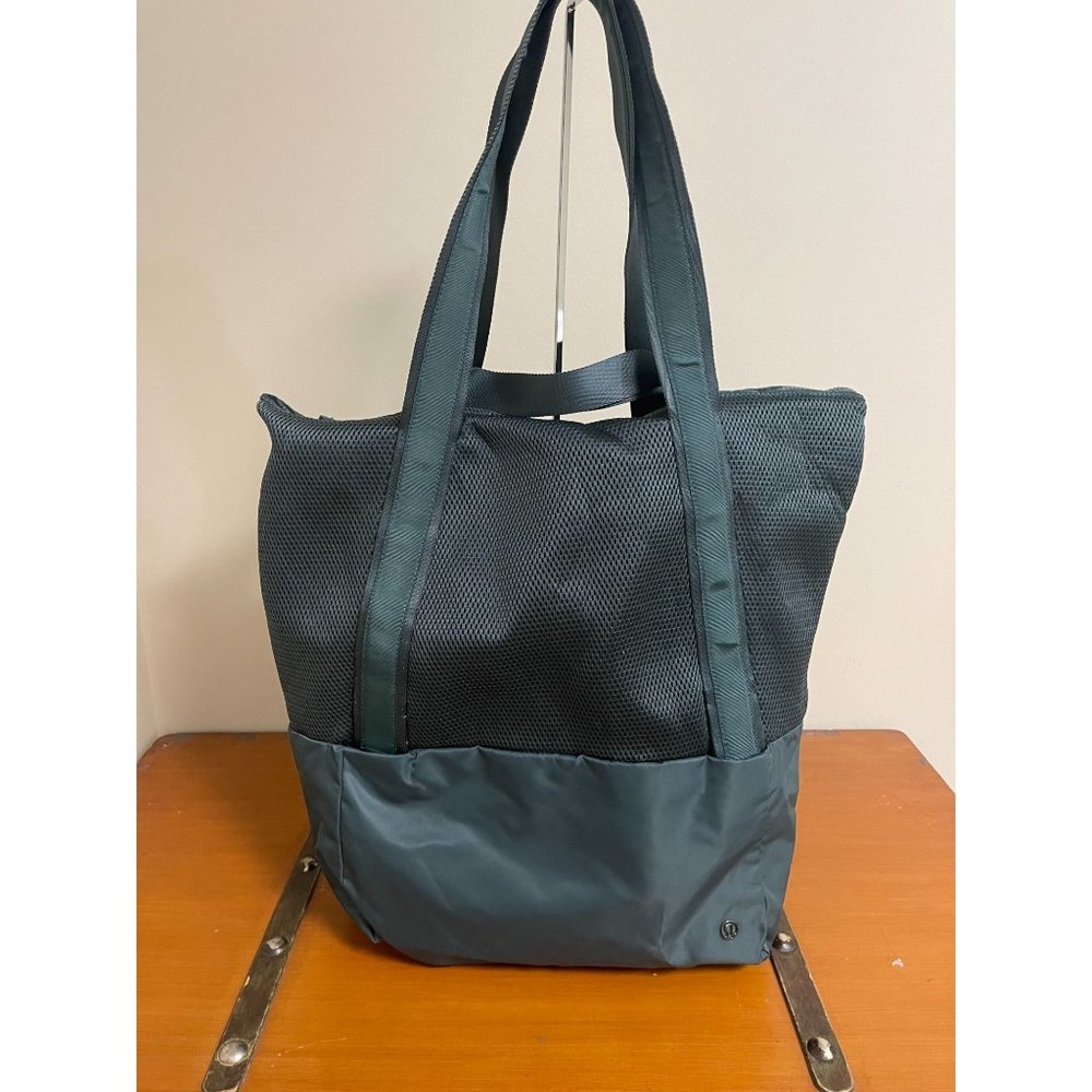 Lululemon Hot Mesh Tote Bag 30L - Dark Forest Green - Picture 2 of 8